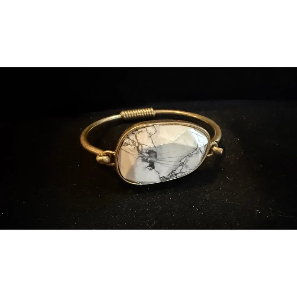 Gold Tone White‎ Howlite Faceted Stone Bangle Bracelet Hook Closure Boho Cuff
